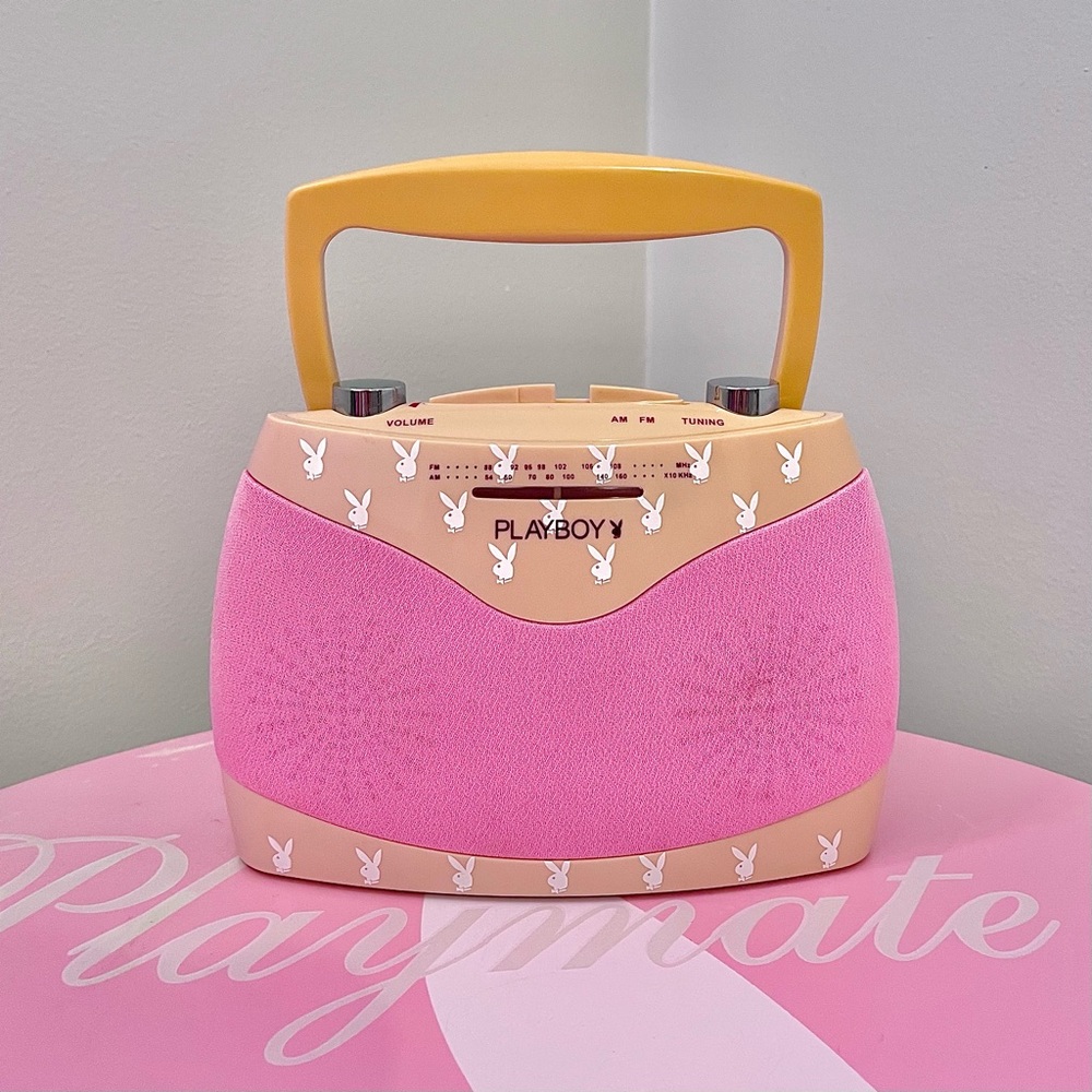 SOLD Playboy Handbag Radio ๐ถ - Picture 1 of 3